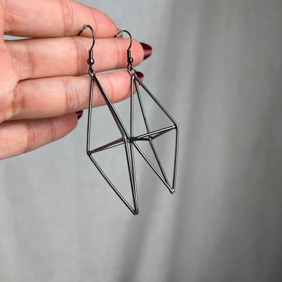 Dark Silver Gunmetal Geometric Earrings Pyramid Diamond Tetrahedron Shape NWOT - Picture 14 of 16